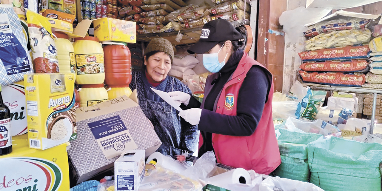 Efectivos municipales ejecutan controles en El Alto. 