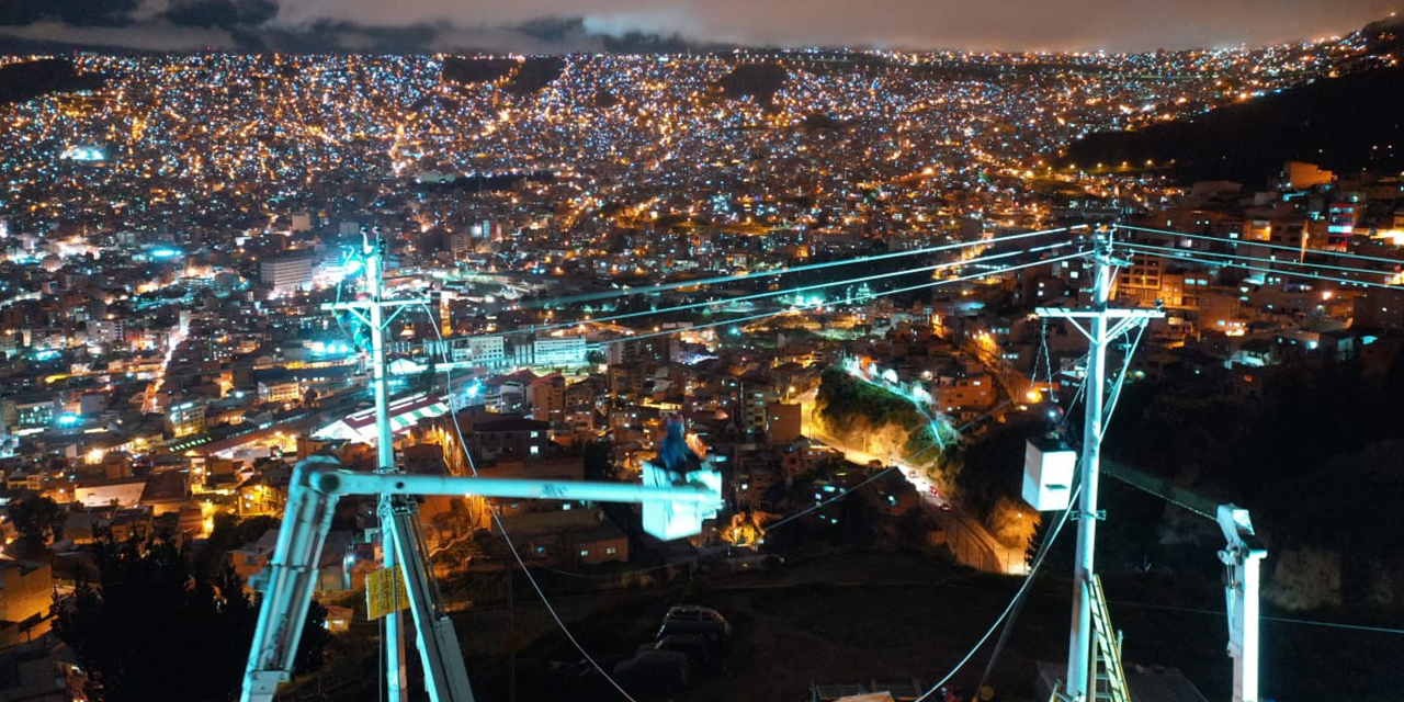 La ciudad de La Paz, cuyo servicio de electricidad está a cargo de Delapaz, parte de ENDE.