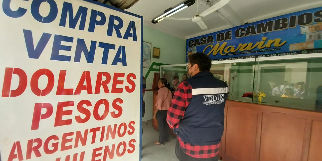 La baja de la cotización del dólar paralelo responde a la balanza comercial positiva