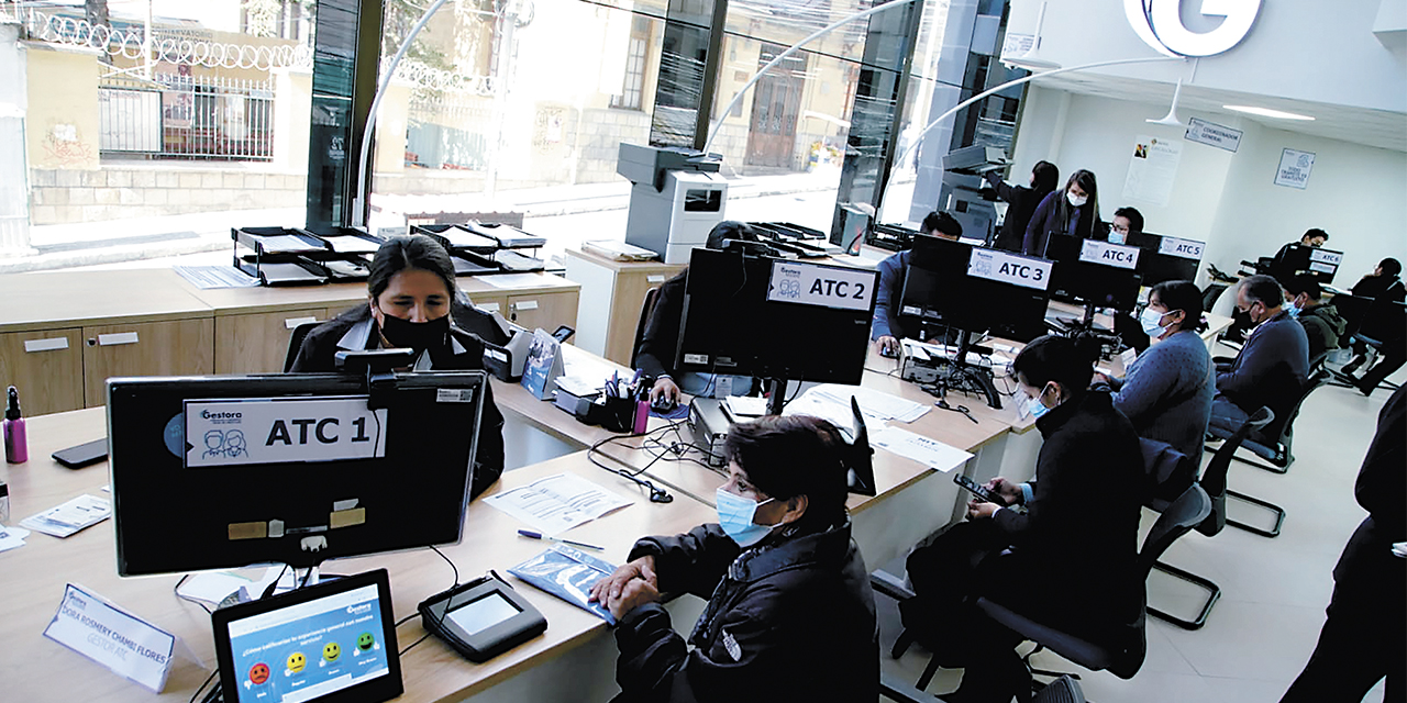 Atención a la población en oficinas de la Gestora.