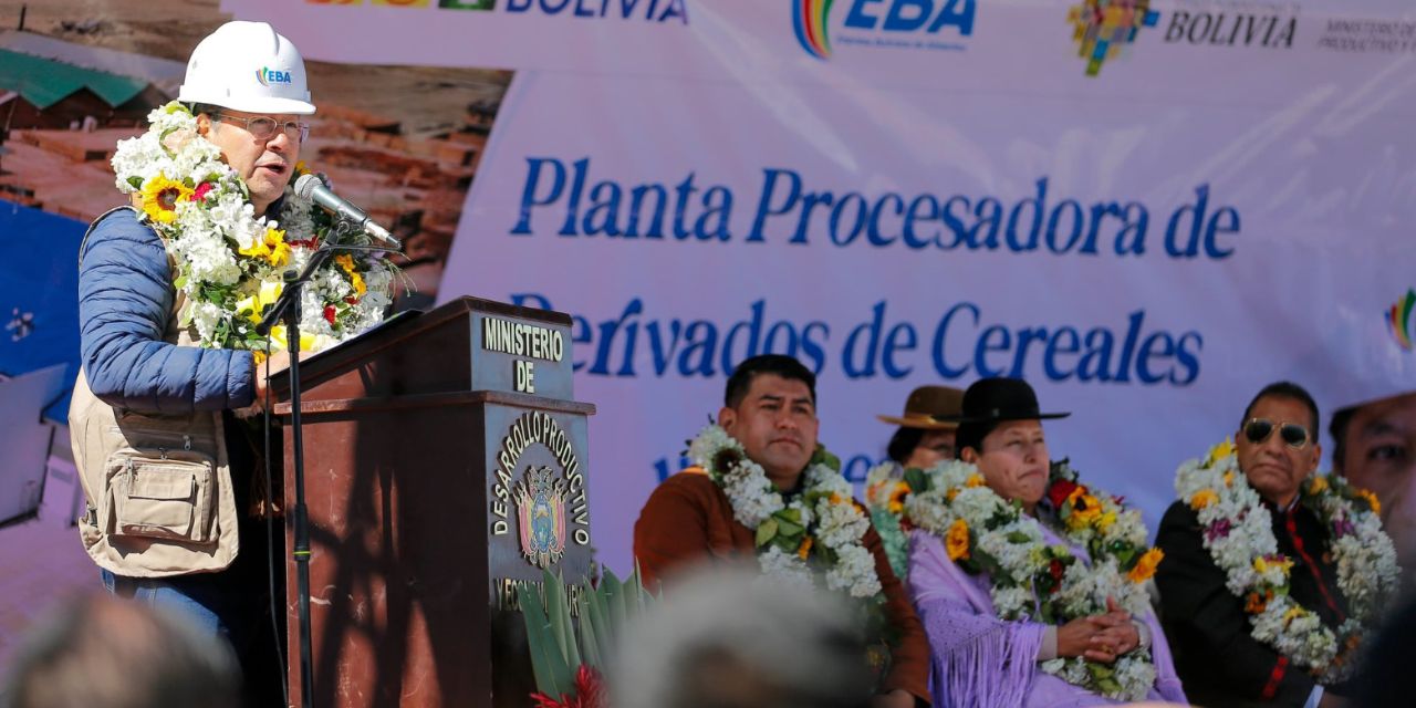 El presidente Arce durante su discurso en el acto de entrega de la planta de cereales en Viacha.