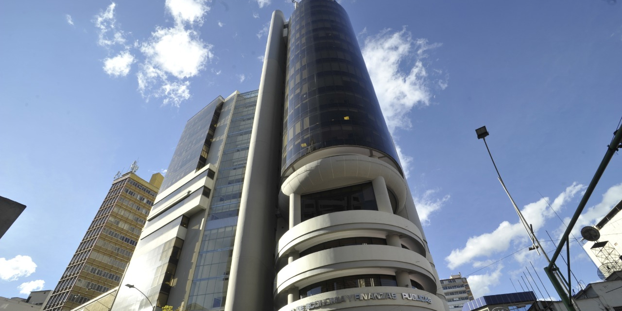 Edificio del Ministerio de Economía en la ciudad de La Paz. Foto: Archivo.
