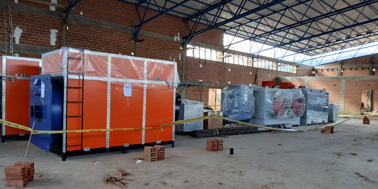 Parte de los equipos de la futura planta de procesamiento de hortalizas que se construye en Comarapa, Santa Cruz. Foto: GAMC