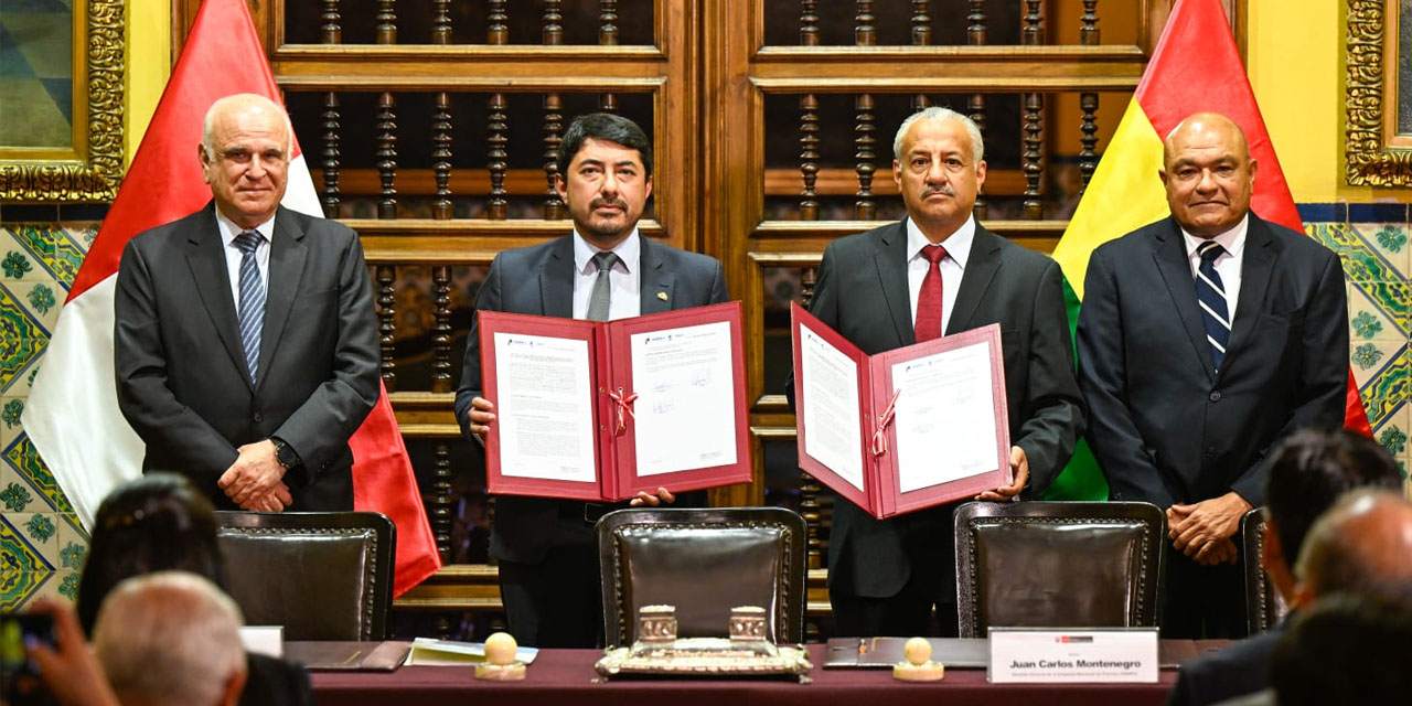 Los representantes de ASP-B y Enapu muestran el convenio firmado. Los representantes de ASP-B y Enapu muestran el convenio firmado.