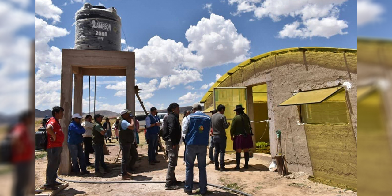 Prevén incrementar en 20% la producción de tomate mediante invernaderos solares 