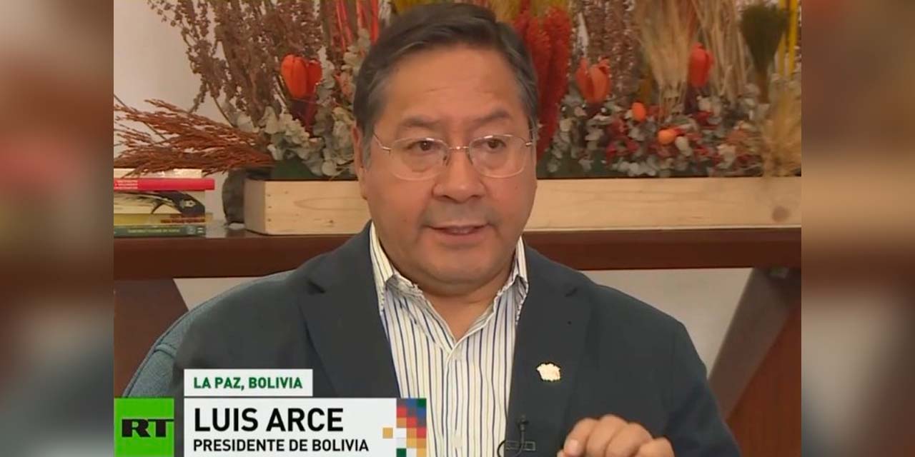 El presidente Luis Arce en la entrevista con la red RT