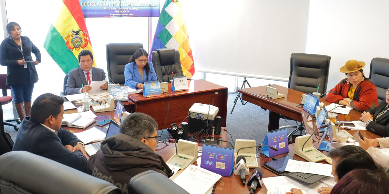 La Comisión de Constitución sesionó ayer con el quórum necesario. 