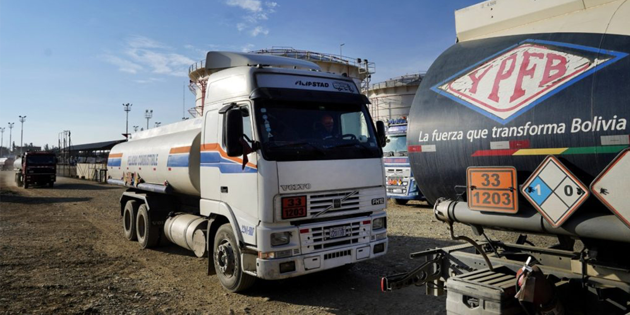 YPFB descarga buques con combustible en Arica e inicia el abastecimiento al 120%