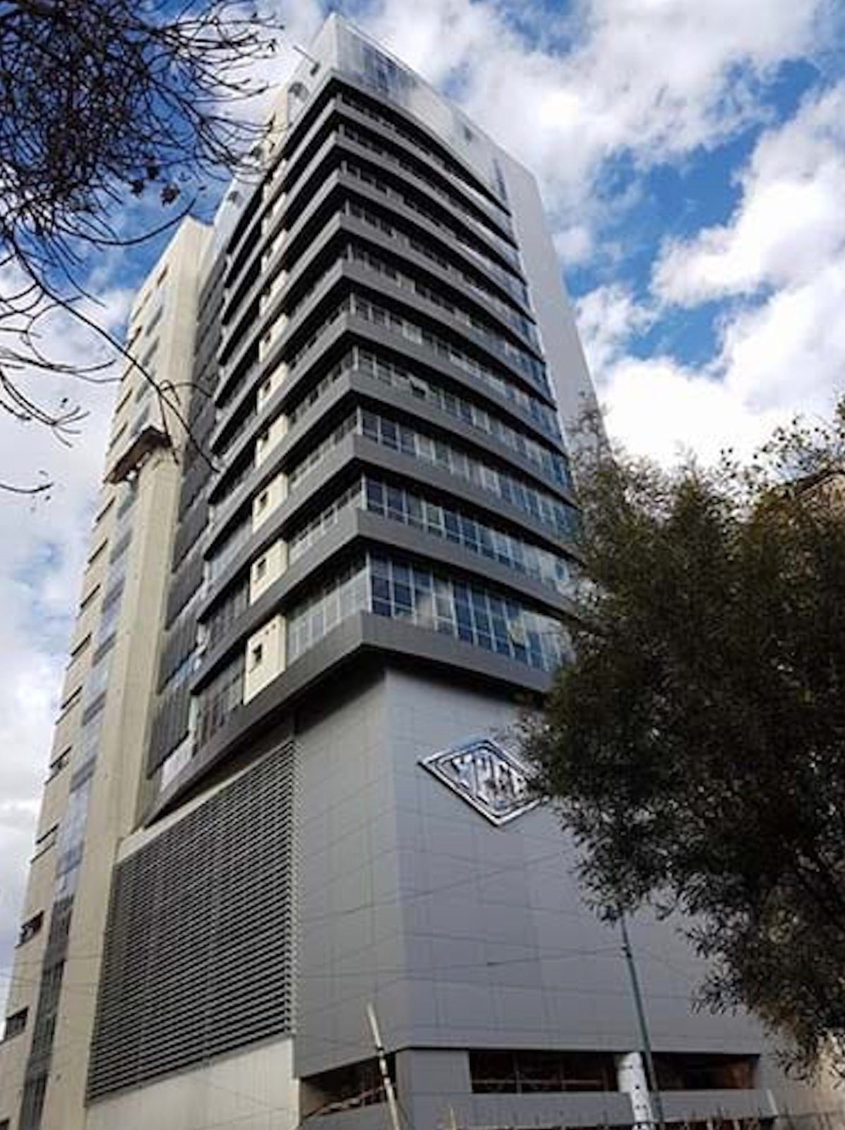 YPFB EDIFICIO 0610