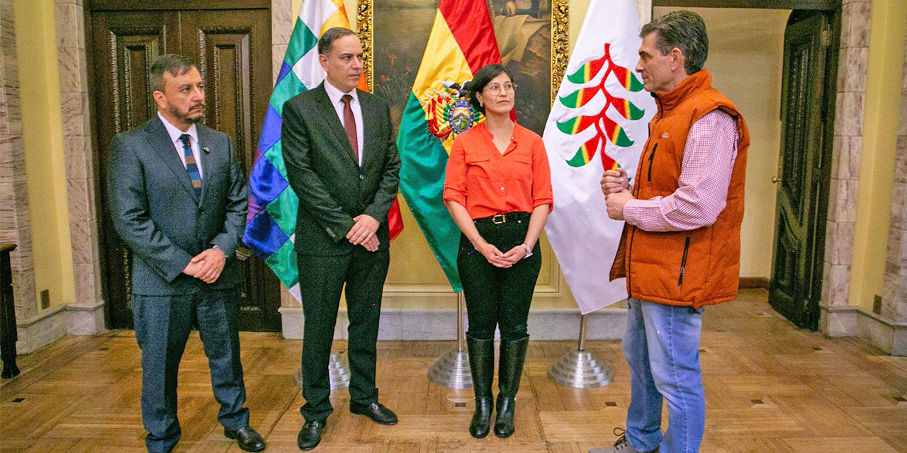 Yussef Akly es presidente de YPFB y Margot Ayala es directora de la ANH