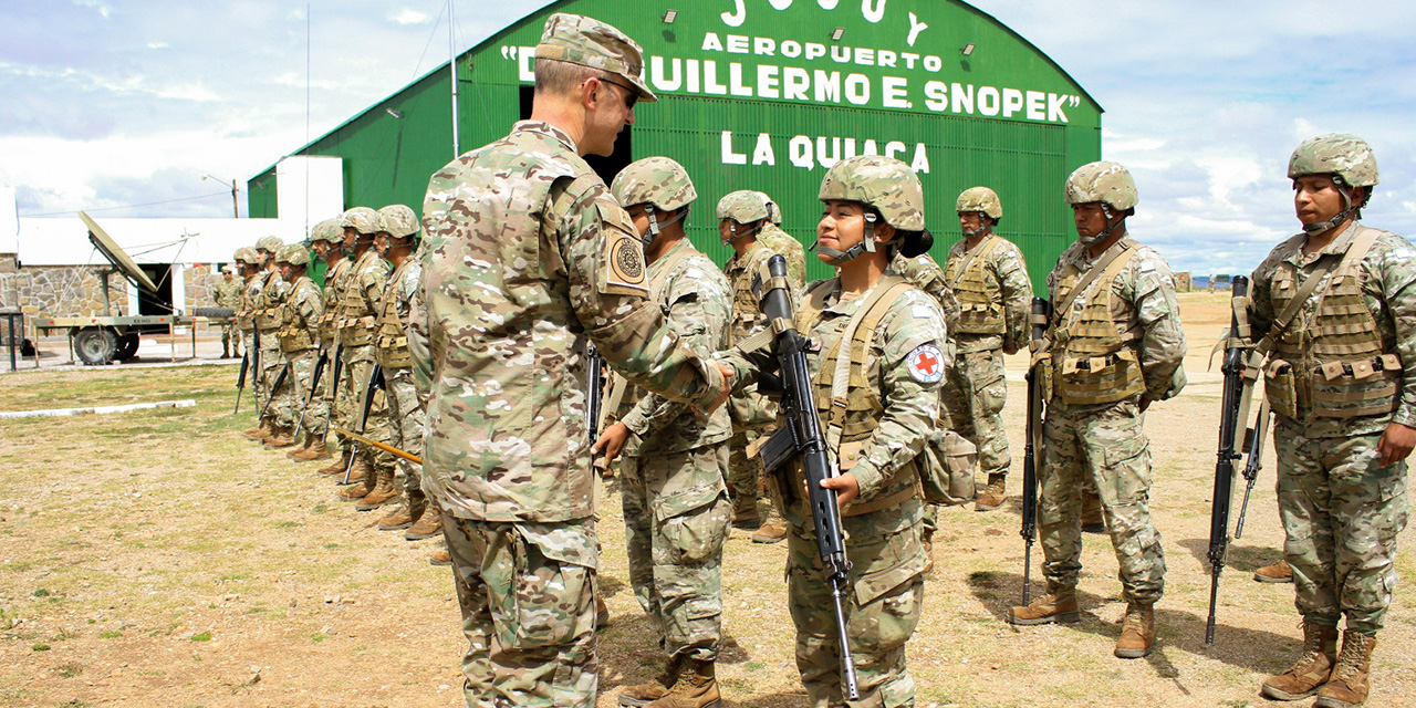 Vigilancia militar argentina en la frontera con Bolivia.