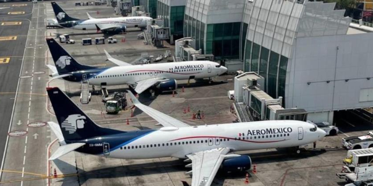 Aviones de la aerolínea mexicana Aeroméxico en el aeropuerto Benito Juárez. 