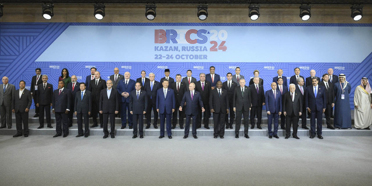 La delegación de jefes de Estado que participó en la Cumbre del Brics en Kazán, Rusia. A la izquierda, el presidente Luis Arce.