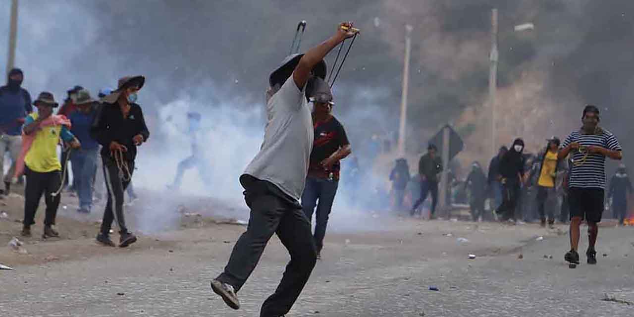 Grupos evistas en un punto de bloqueo en Cochabamba, en 2024. 