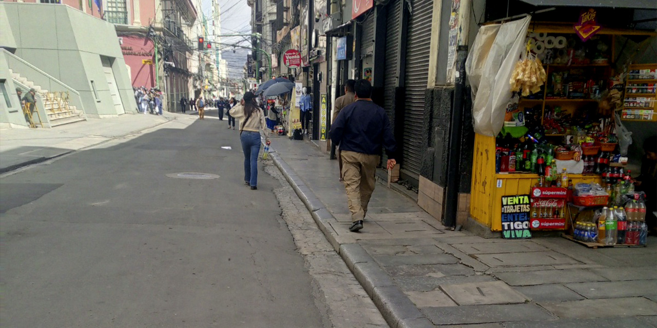 Negocios en la calle Potosí.