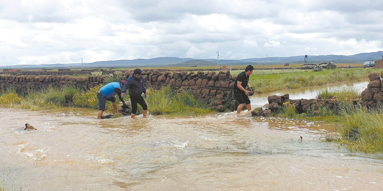 El Gobierno moviliza FFAA para enfrentar la emergencia por el desborde del lago Kenko 