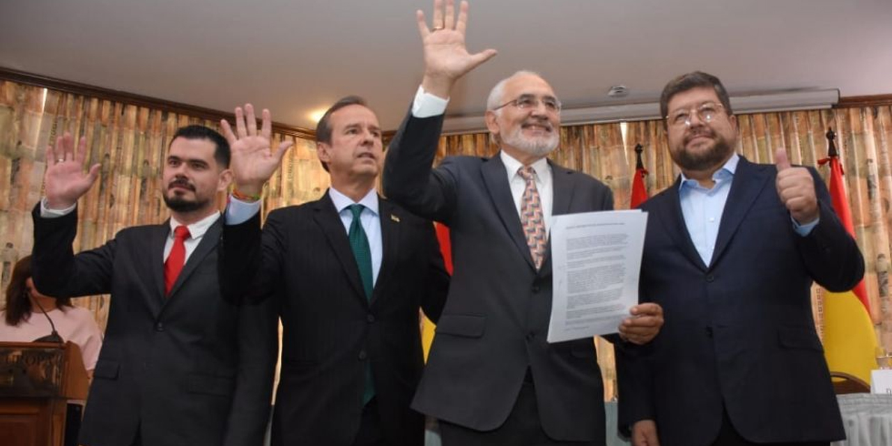 Los candidatos Jorge Tuto Quiroga, Samuel Doria Medida y Carlos Mesa.