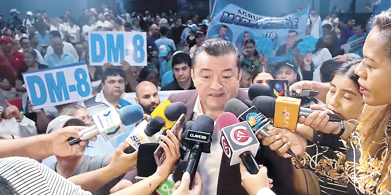El alcalde de Santa Cruz, Jhonny Fernández.