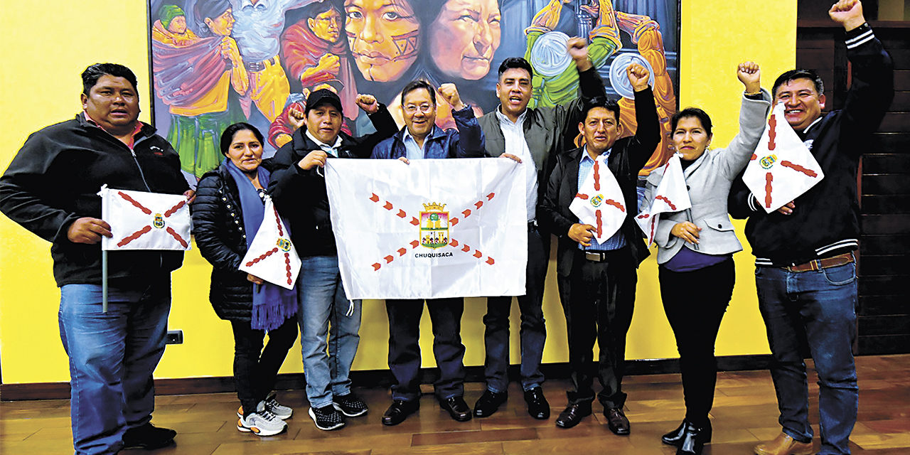El presidente Luis Arce con organizaciones y autoridades de Sucre.
