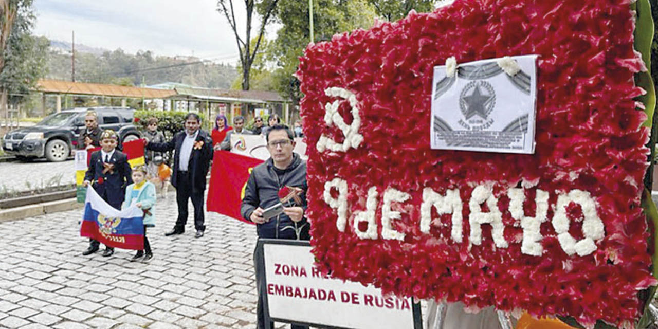 Ayer, en la zona Sur de La Paz, en puertas de la Embajada de Rusia tuvo lugar una actividad conmemorativa al Día de la Victoria.