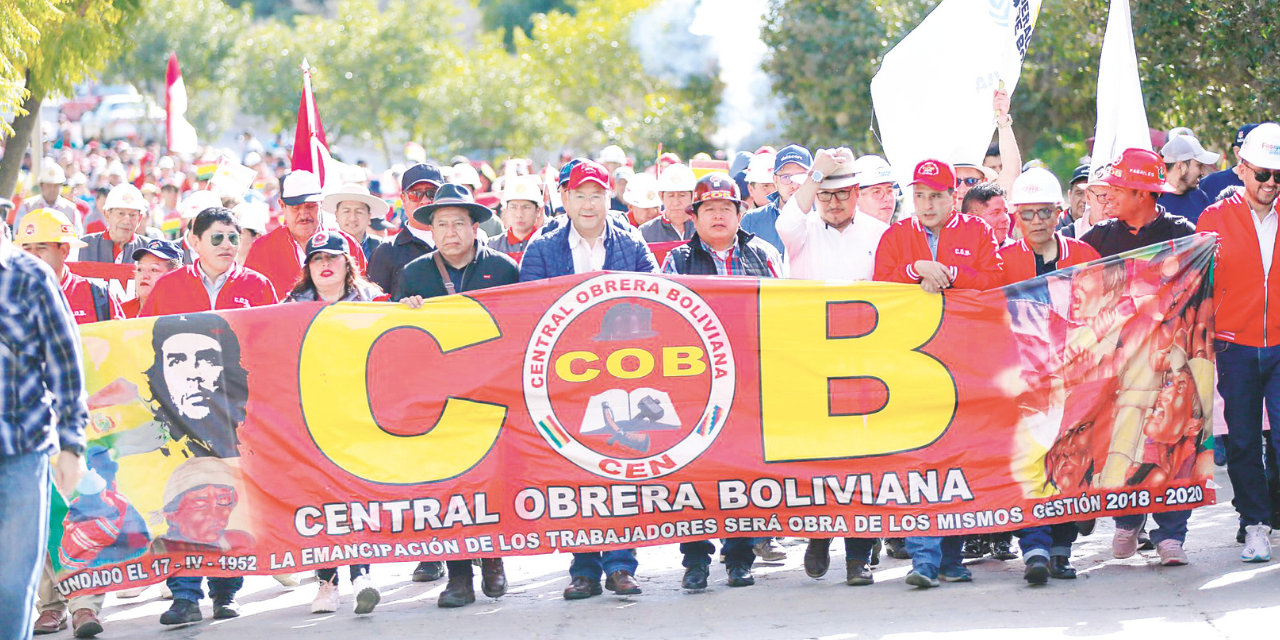 El presidente Luis Arce marcha junto a la COB en Tarija.