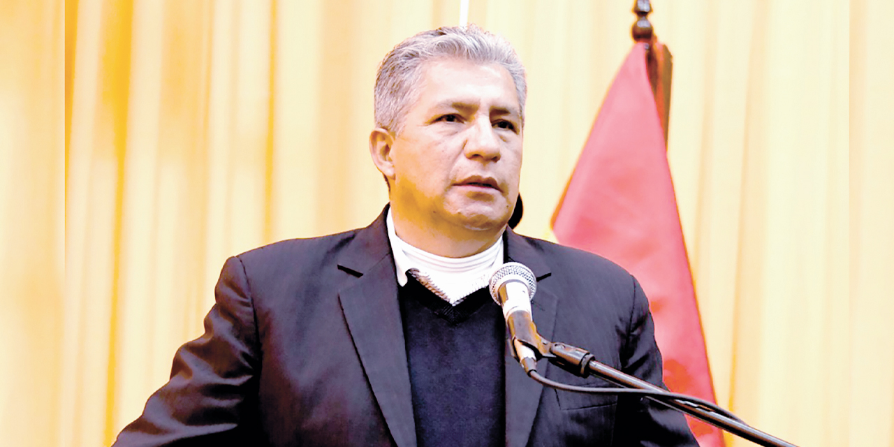 El ministro de Defensa, Edmundo Novillo.