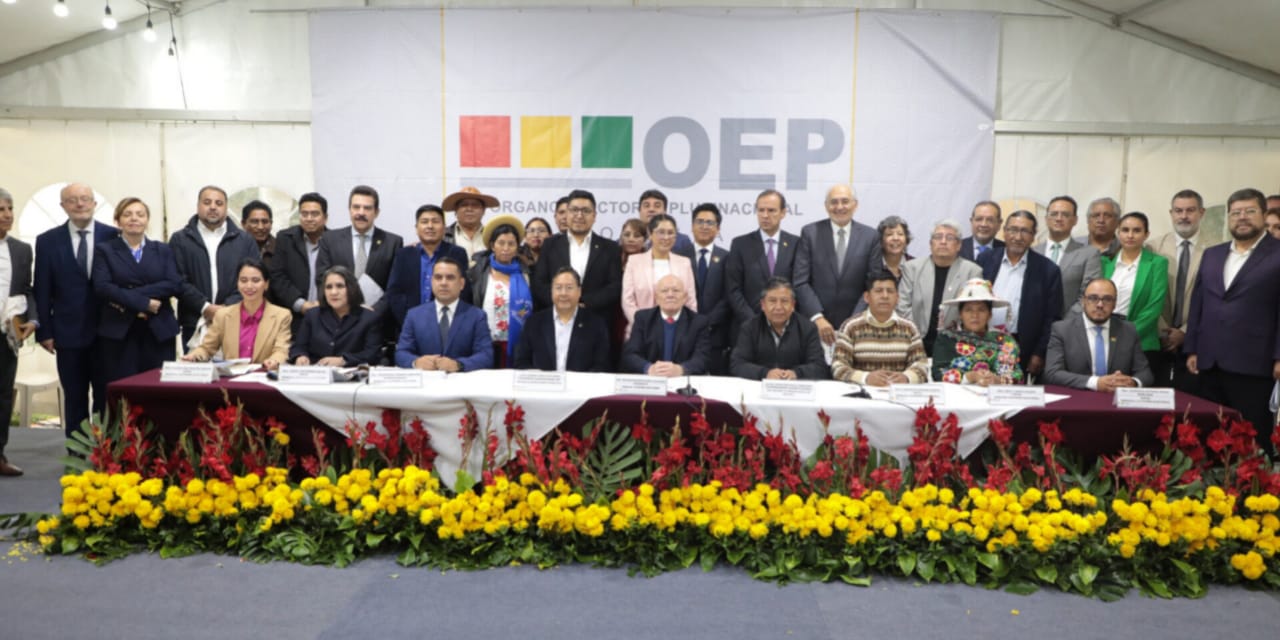 El presidente Luis Arce en un encuentro multipartidario convocado por el Órgano Electoral.