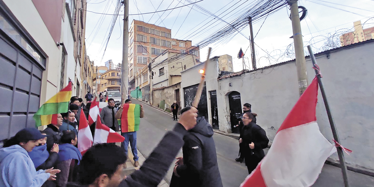 Población de Potosí rechaza el saqueo  y bloqueo de evistas.