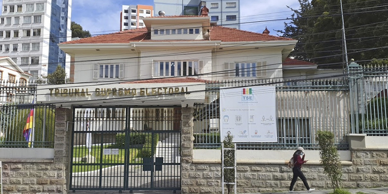 Frontis del TSE de La Paz.