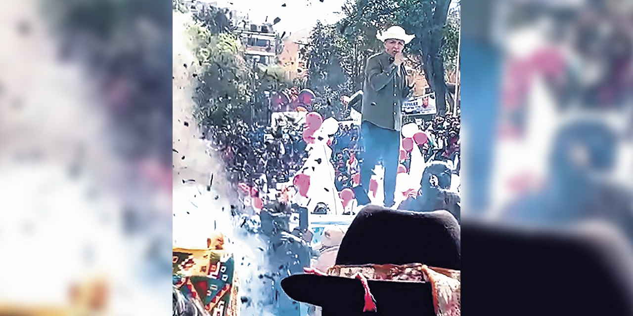 El momento en que explotó la ofrenda a la Pachamama ofrecida en el inicio de la campaña de Andrónico Rodríguez, en La Paz.