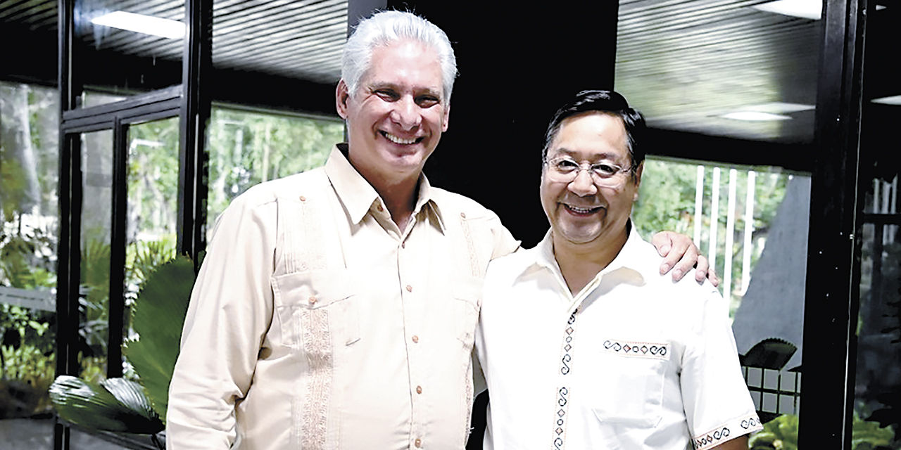 El presidente Luis Arce (derecha) y su par de Cuba, Miguel Díaz-Canel. 