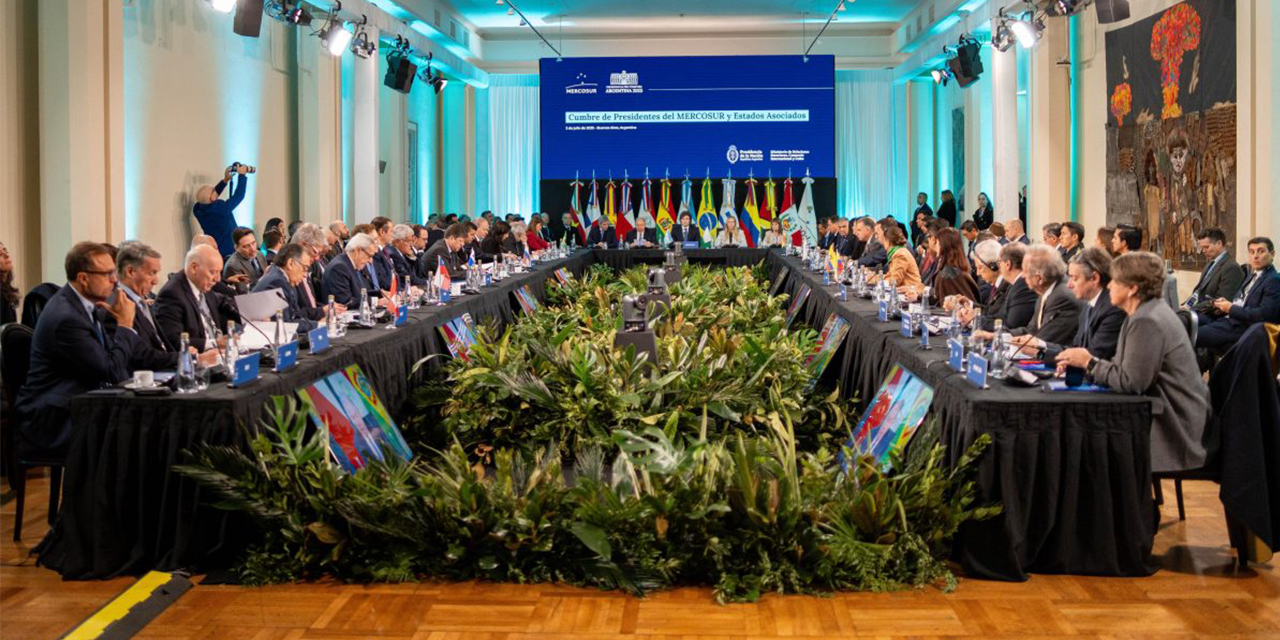 Arce ratifica al Mercosur el compromiso con las elecciones para resolver la crisis interna