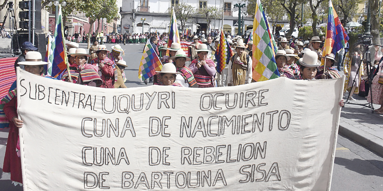 Una marcha por el Día de la Mujer Indígena en honor a Bartolina Sisa.