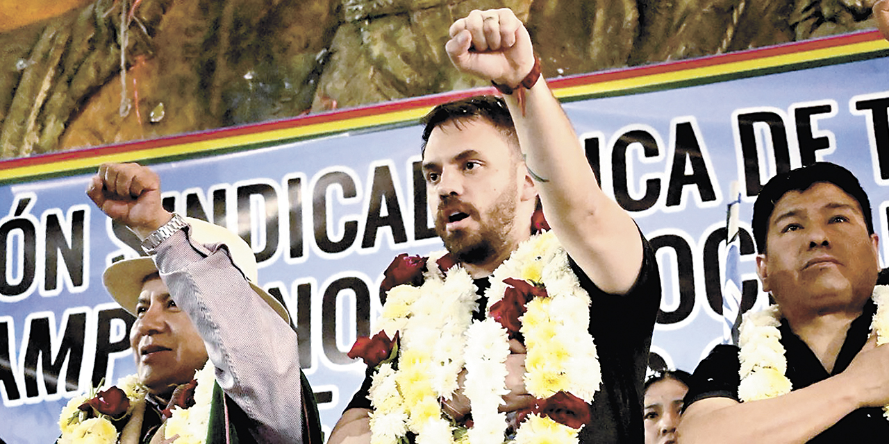 Eduardo Del Castillo y Milán Berna en un acto reciente en Cochabamba.
