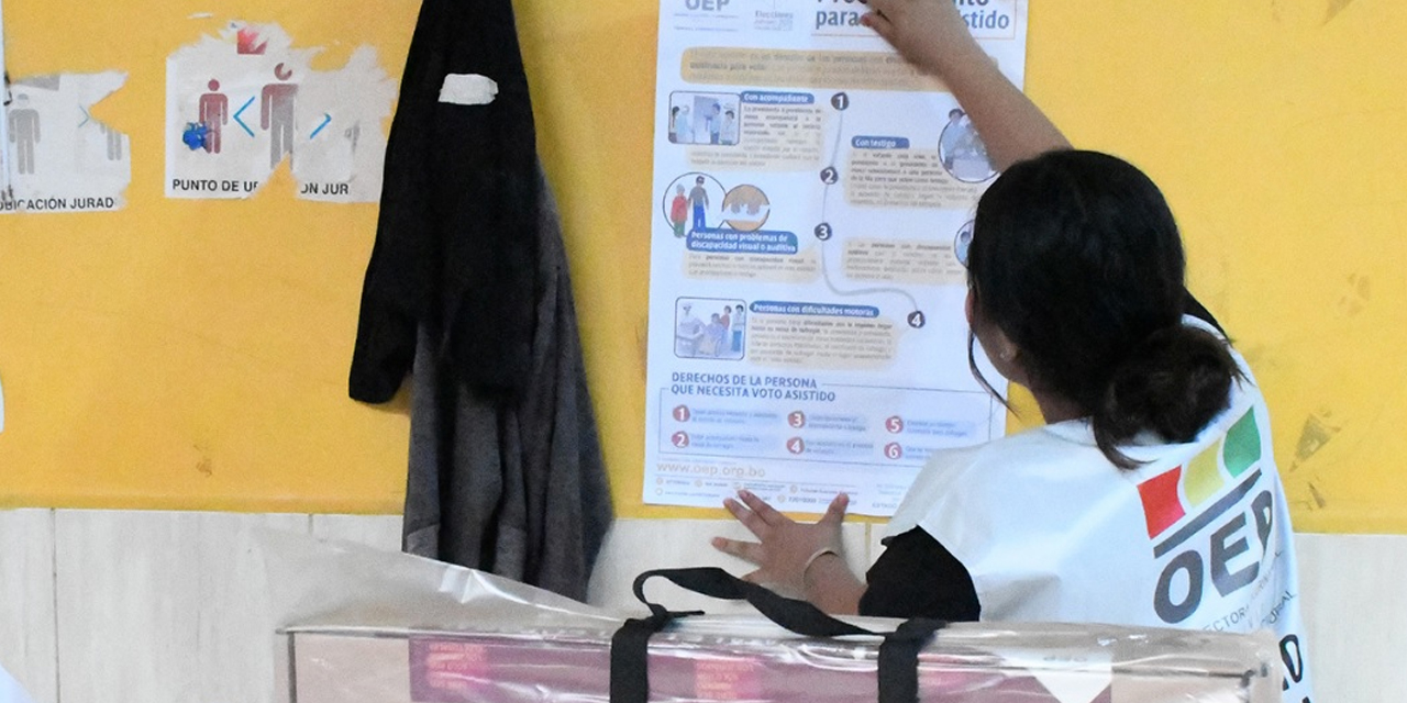 Las notarias y notarios electorales tendrán a su cargo tareas operativas y logísticas en los recintos de votación. Foto: Archivo