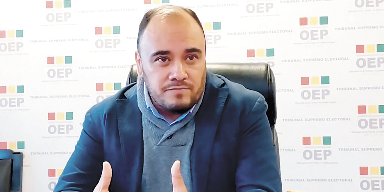 Vocal Gustavo Ávila.