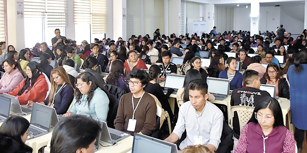 Operadores en el Sirepre La Paz.