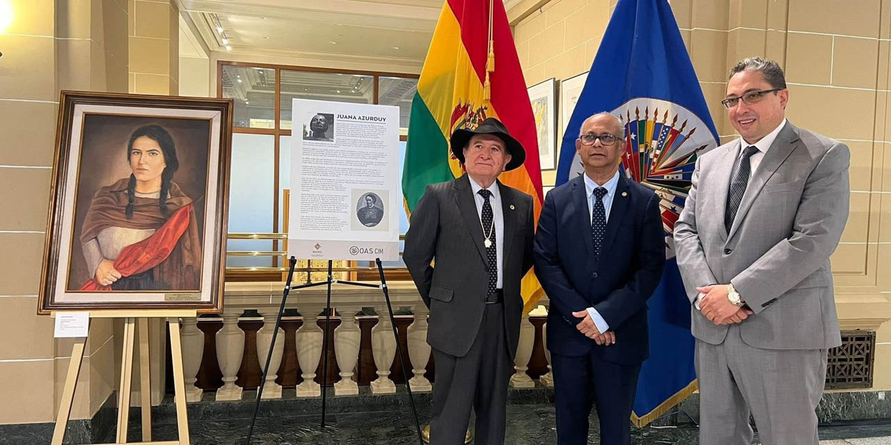 El rector de la Universidad Andina Simón Bolívar, José Luis Gutiérrez Sardán, el secretario General de la OEA, Albert Ramdin y el embajador Héctor Arce. Foto: MRE