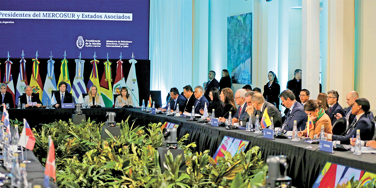Bolivia plantea convertirse en bisagra entre el Mercosur y la CAN