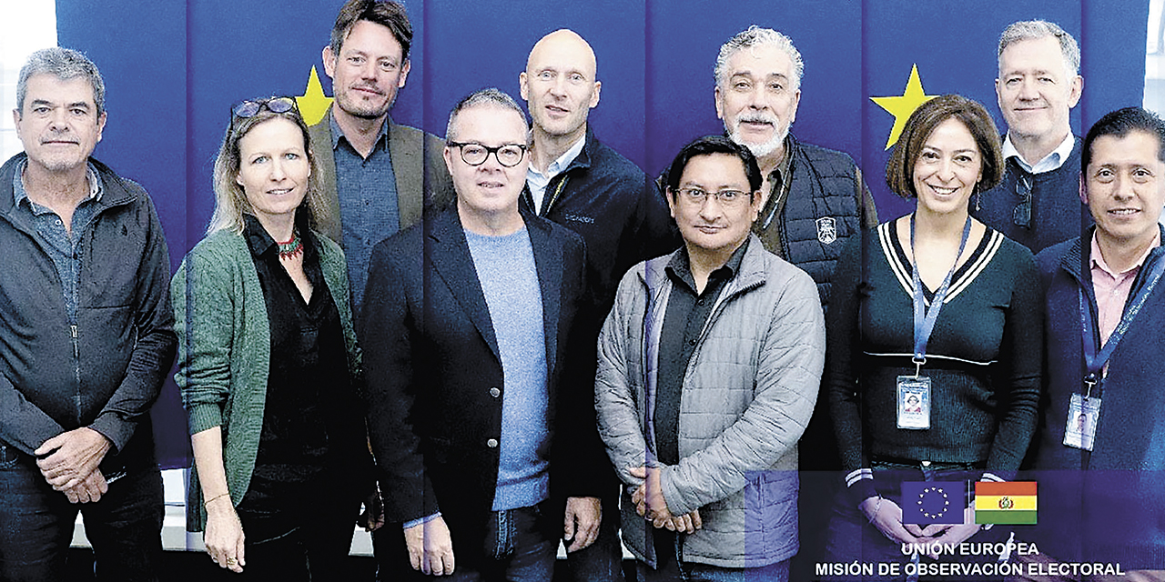 Parte de la misión de observadores de la Unión Europea que ayer llegó al país.