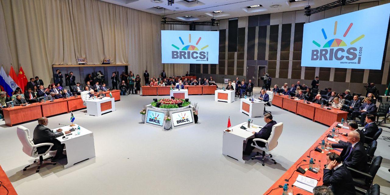 Arce participará en la cumbre de los BRICS en busca de consolidar nuevos mercados