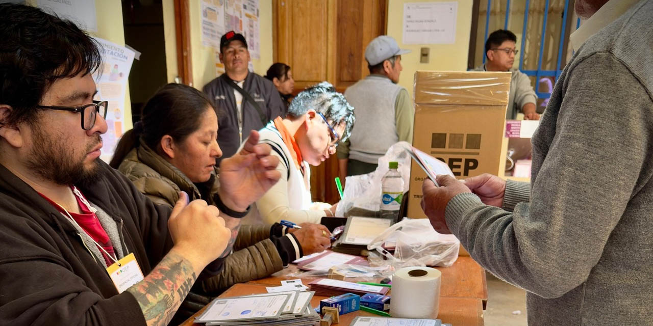 Más de 7,9 millones de bolivianos acudirán a las urnas este 17 de agosto. Foto: Archivo TED de Oruro