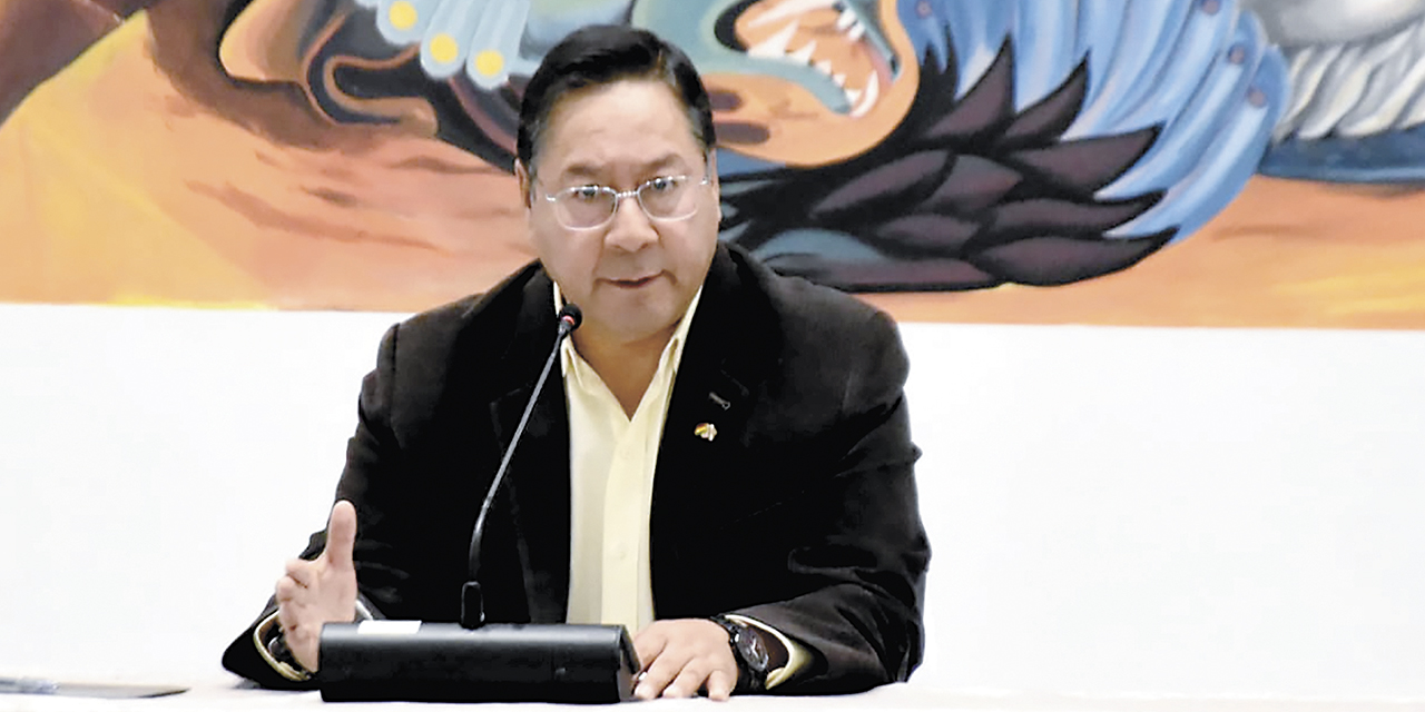 El presidente Luis Arce en conferencia de prensa.