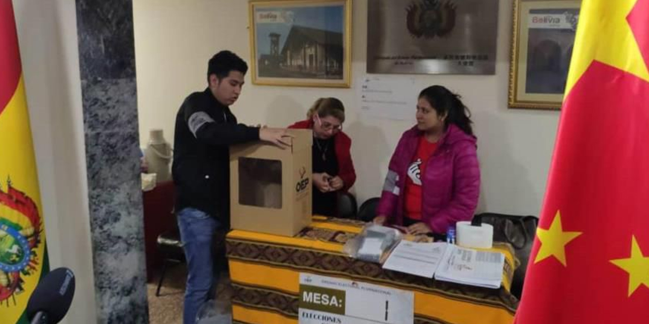 Voto en el exterior. Foto: Cancillería