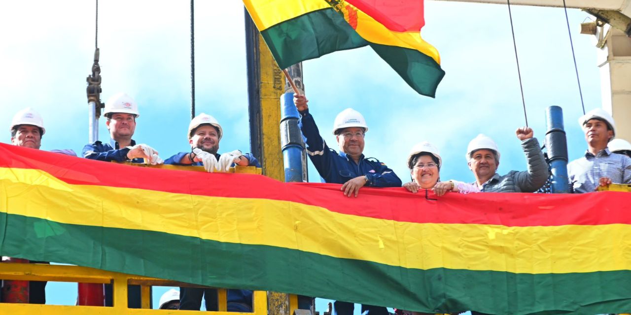 El presidente Luis Arce en el inicio a la producción de gas en el campo Churumas.
