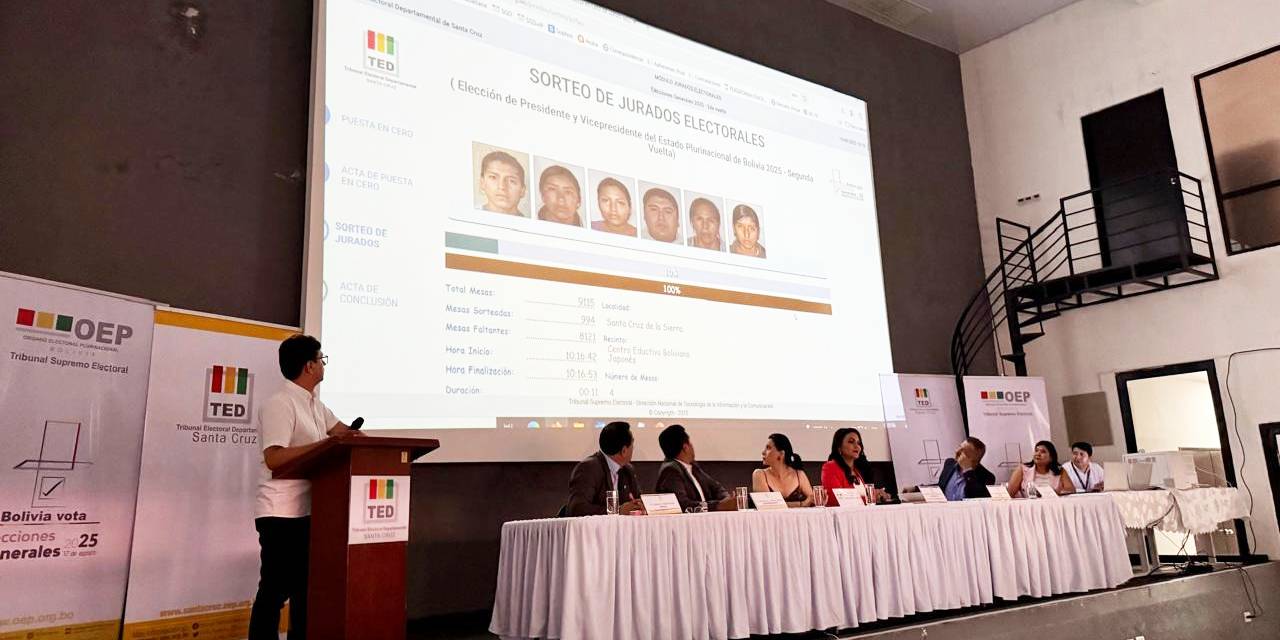 El sorteo  de jurados  electorales  en Santa  Cruz, ayer. 