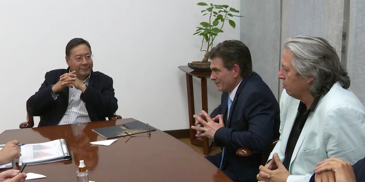 El Presidente Arce se reunió con el candidato Paz tras los resultados de la primera vuelta. 