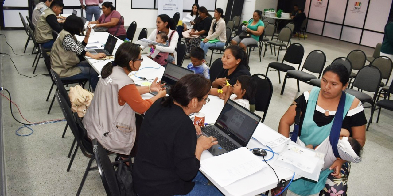 Personal del TED Santa Cruz recibió los trámites de excusas de forma presencial y virtual. 