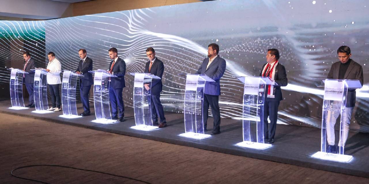 Los candidatos que participaron en el primer debate presidencial. 
