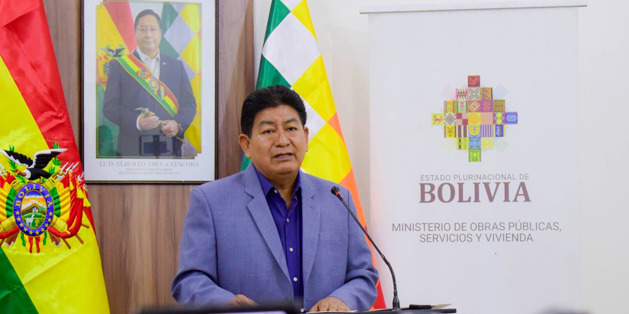 El titular de Obras Públicas hizo el llamado a los candidatos en una conferencia de prensa. 